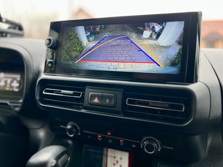 Innenausstattung eines PKWs, Cockpit, Soundupgrade Helmut Wölfler in Neumarkt, Caraudio